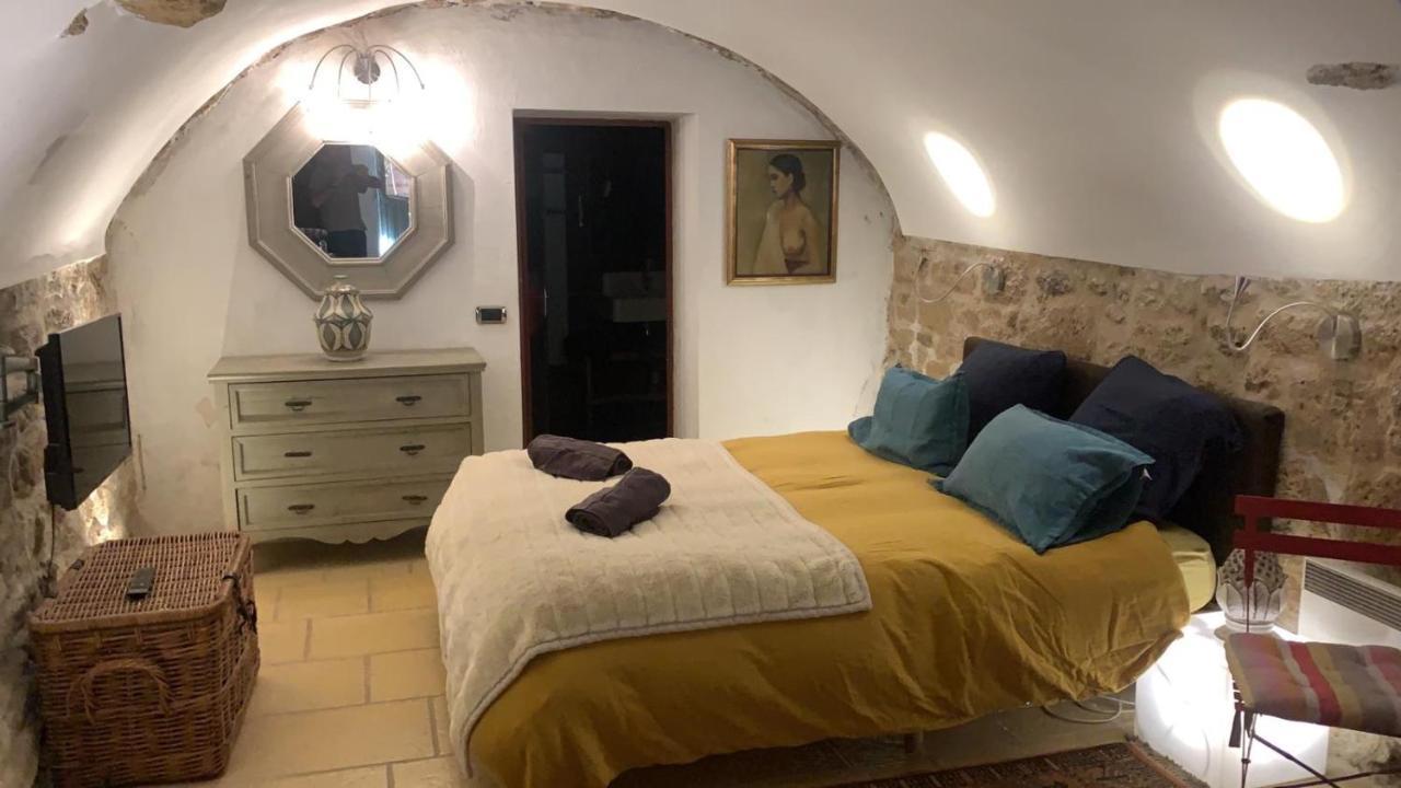 La Villageoise, Troglodyte Pitoresque Au Coeur Du Village Frühstückspension