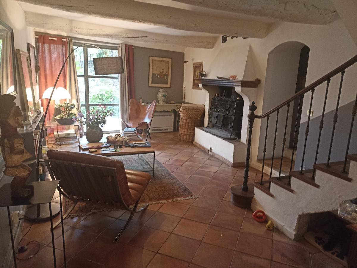 La Villageoise, Troglodyte Pitoresque Au Coeur Du Village Frühstückspension