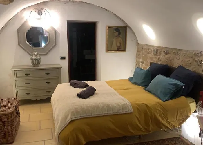 la villageoise, chambre troglodyte pitoresque au cœur du village