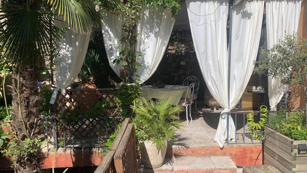 La Villageoise, Troglodyte Pitoresque Au Cœur Du Village Couette-café *