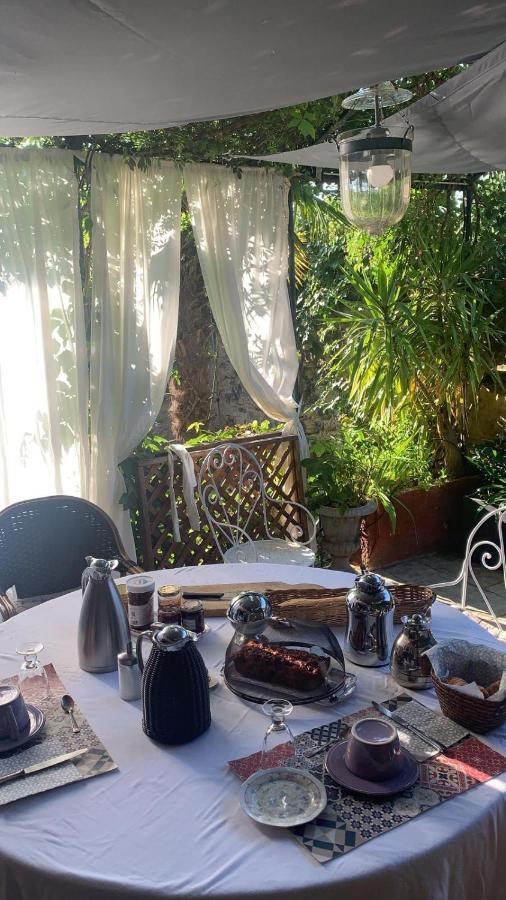 Couette-café La Villageoise, Troglodyte Pitoresque Au Cœur Du Village *